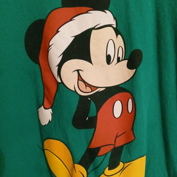 WALT DISNEY NWOT MERRY CHRISTMAS W MICKEY MOUSE MENS GREEN T SHIRT SZ  MED - Picture 1 of 4
